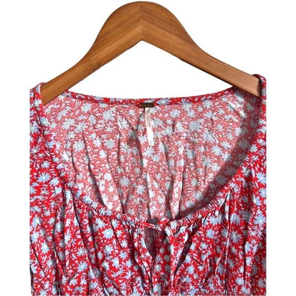 Free People A Bit Of Something Sweet Blouse Smocked Floral Peasant Boho Top XS - Picture 4 of 8